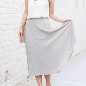 Aritzia Babaton Pleated Jude Skirt (Ashen/Size XS)